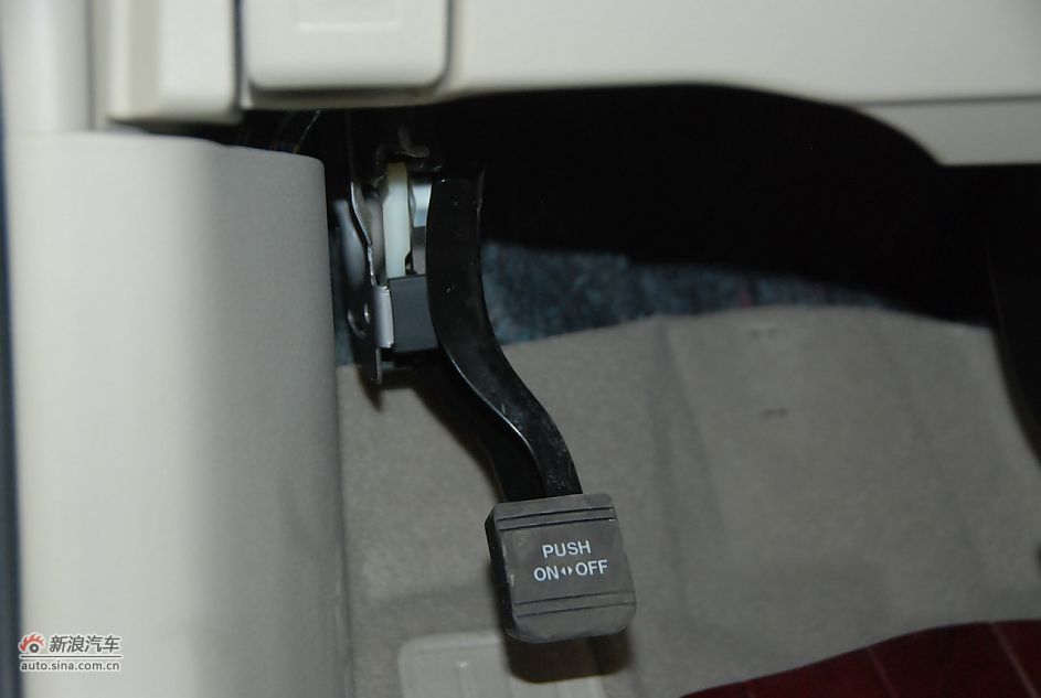 2011款广汽丰田凯美瑞纪念版