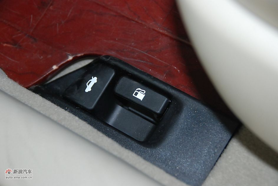 2011款广汽丰田凯美瑞纪念版