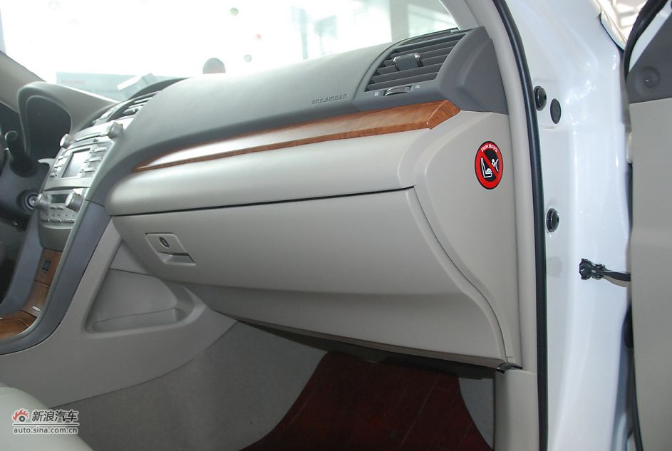 2011款广汽丰田凯美瑞纪念版