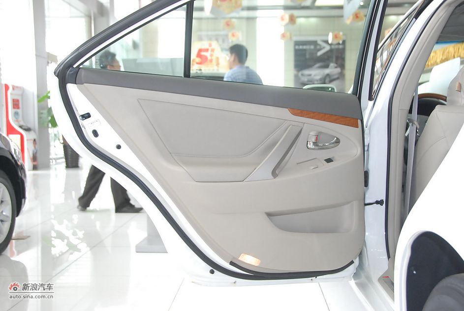 2011款广汽丰田凯美瑞纪念版