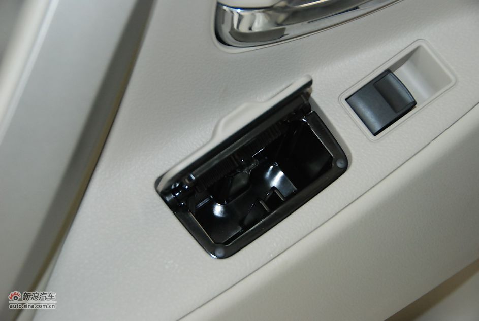 2011款广汽丰田凯美瑞纪念版