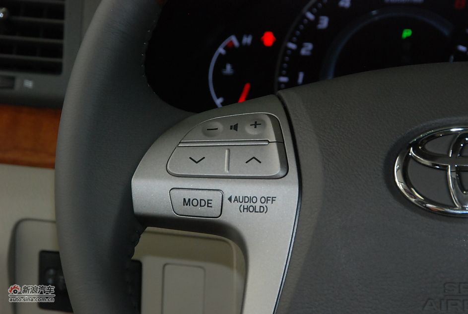 2011款广汽丰田凯美瑞纪念版