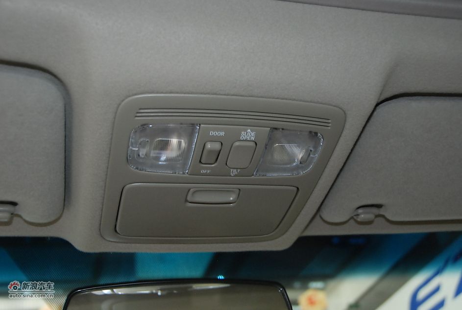 2011款广汽丰田凯美瑞纪念版