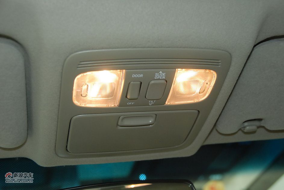 2011款广汽丰田凯美瑞纪念版