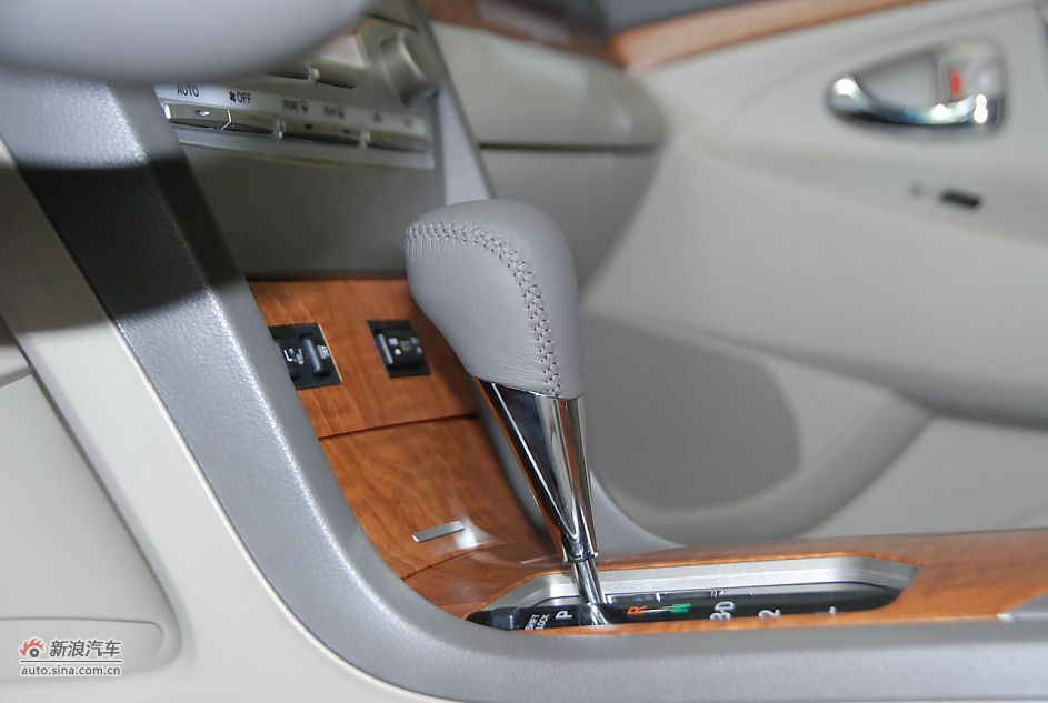 2011款广汽丰田凯美瑞纪念版