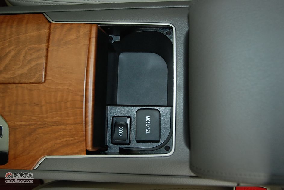 2011款广汽丰田凯美瑞纪念版