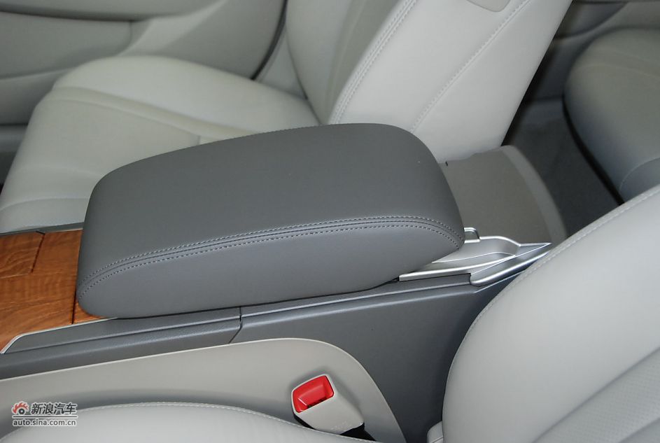 2011款广汽丰田凯美瑞纪念版