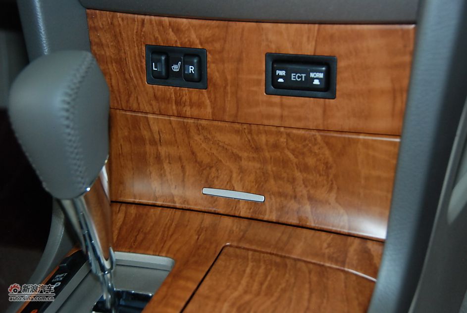 2011款广汽丰田凯美瑞纪念版