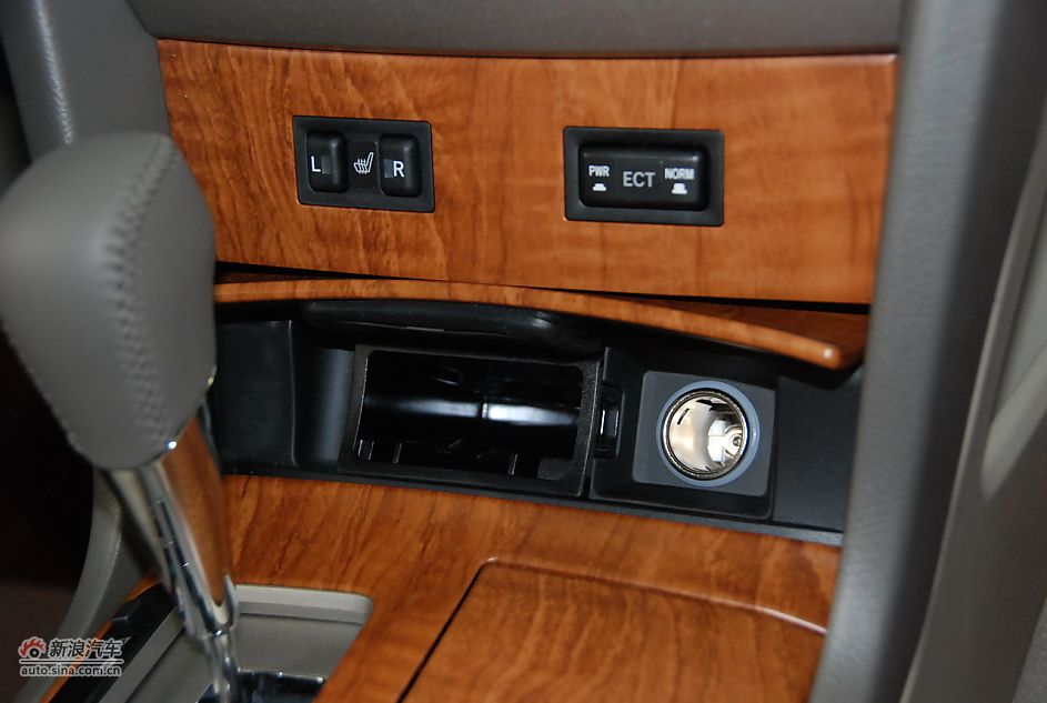 2011款广汽丰田凯美瑞纪念版