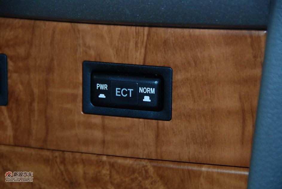 2011款广汽丰田凯美瑞纪念版