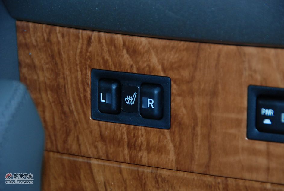 2011款广汽丰田凯美瑞纪念版