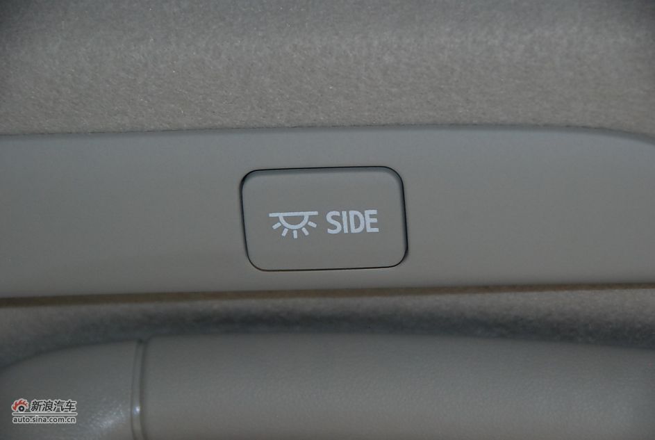 2011款广汽丰田凯美瑞纪念版