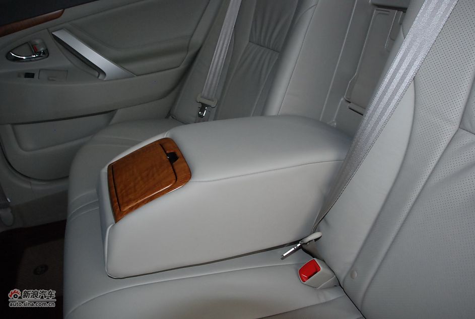 2011款广汽丰田凯美瑞纪念版