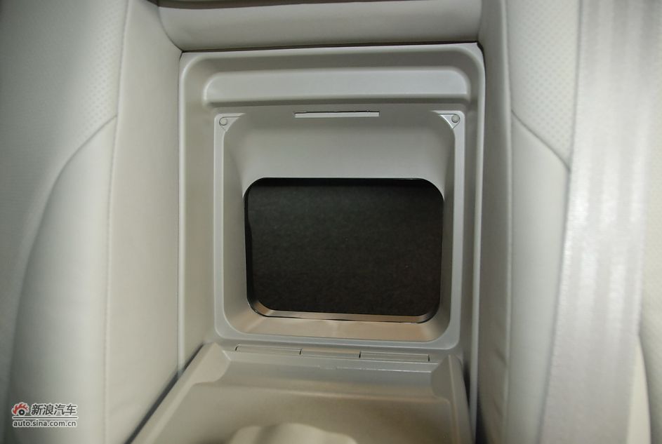 2011款广汽丰田凯美瑞纪念版