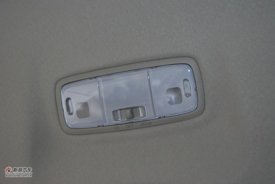 2011款广汽丰田凯美瑞纪念版