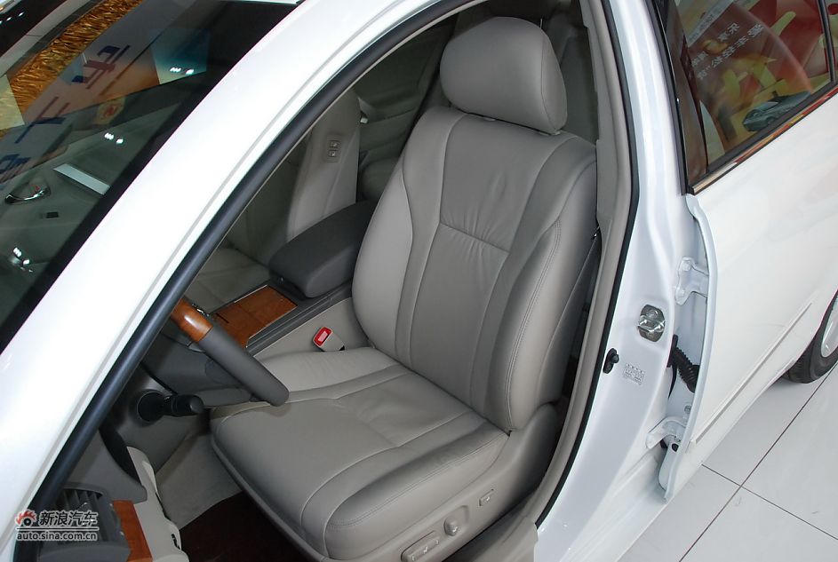 2011款广汽丰田凯美瑞纪念版