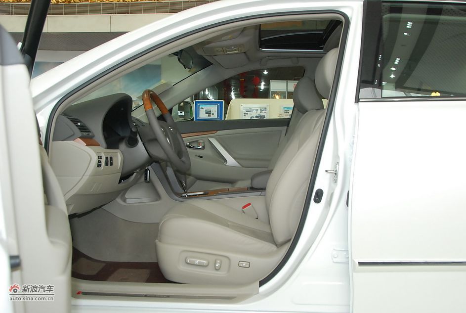 2011款广汽丰田凯美瑞纪念版