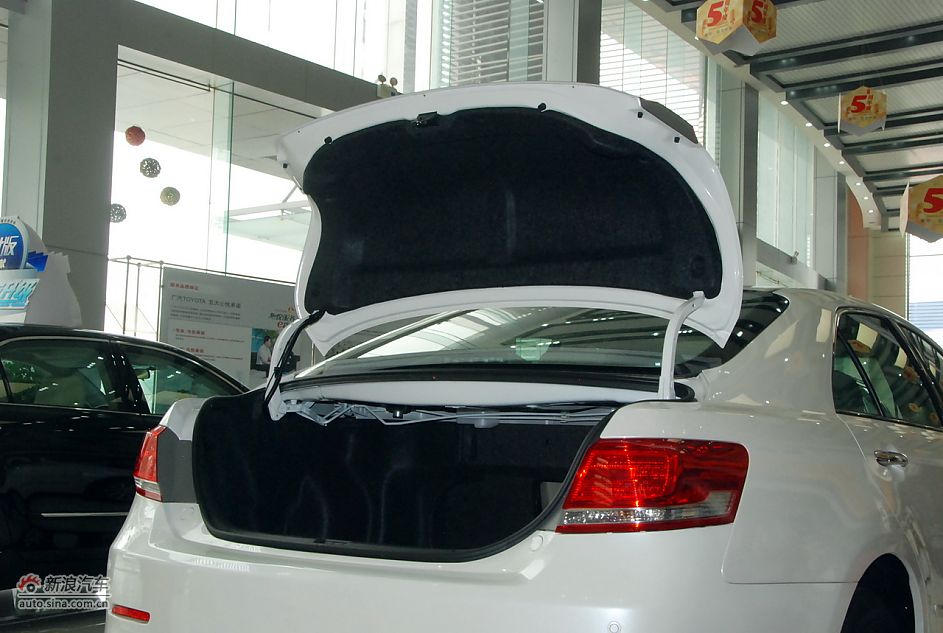 2011款广汽丰田凯美瑞纪念版