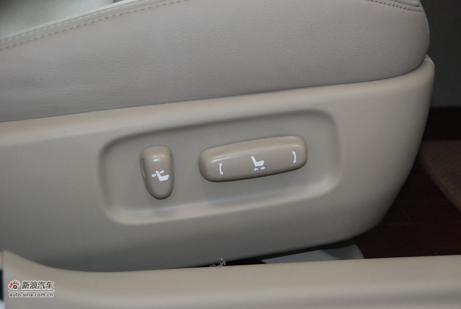 2011款广汽丰田凯美瑞纪念版