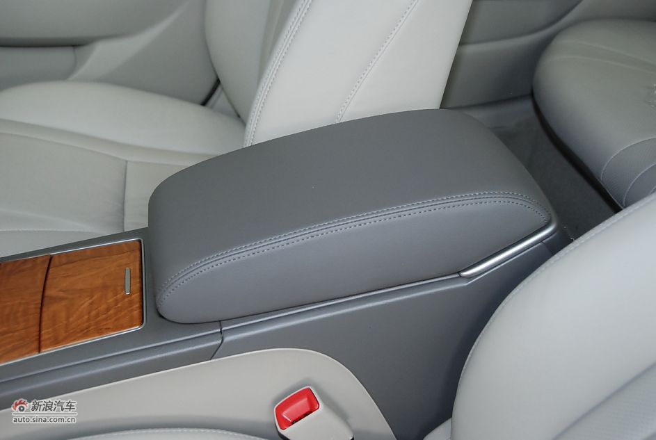 2011款广汽丰田凯美瑞纪念版