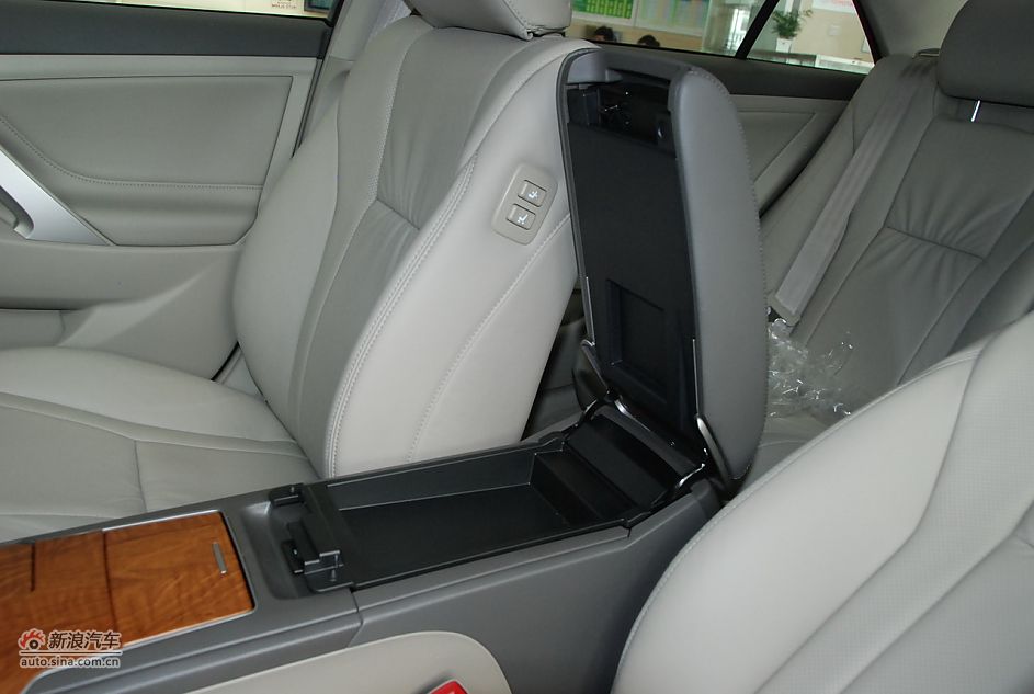 2011款广汽丰田凯美瑞纪念版