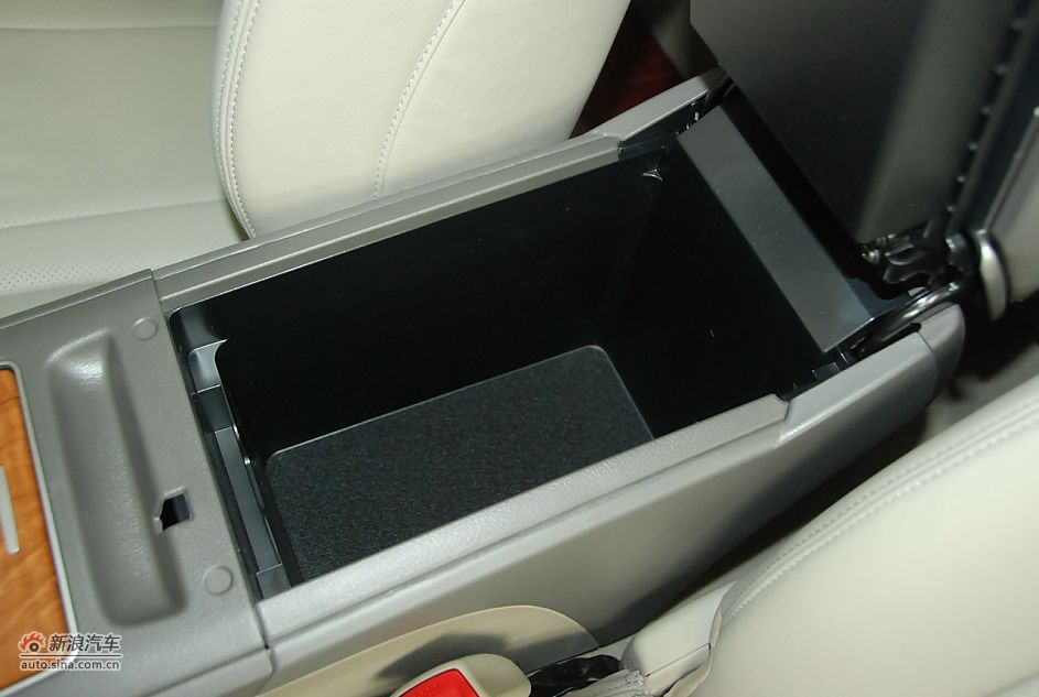 2011款广汽丰田凯美瑞纪念版