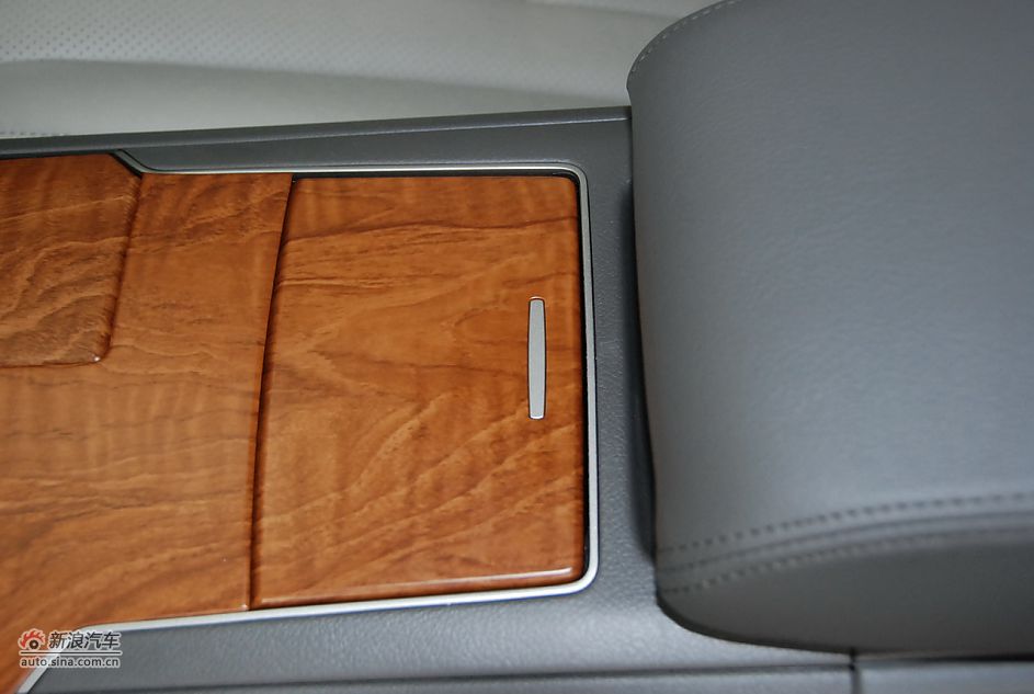 2011款广汽丰田凯美瑞纪念版