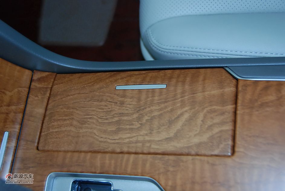 2011款广汽丰田凯美瑞纪念版