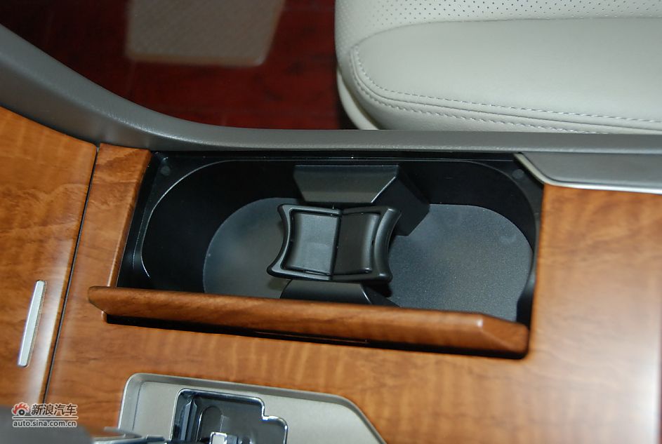 2011款广汽丰田凯美瑞纪念版