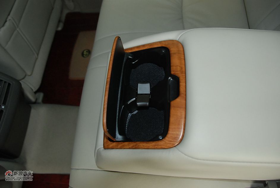 2011款广汽丰田凯美瑞纪念版