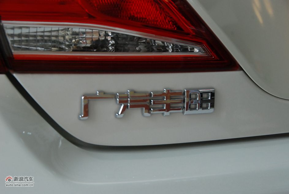 2011款广汽丰田凯美瑞纪念版