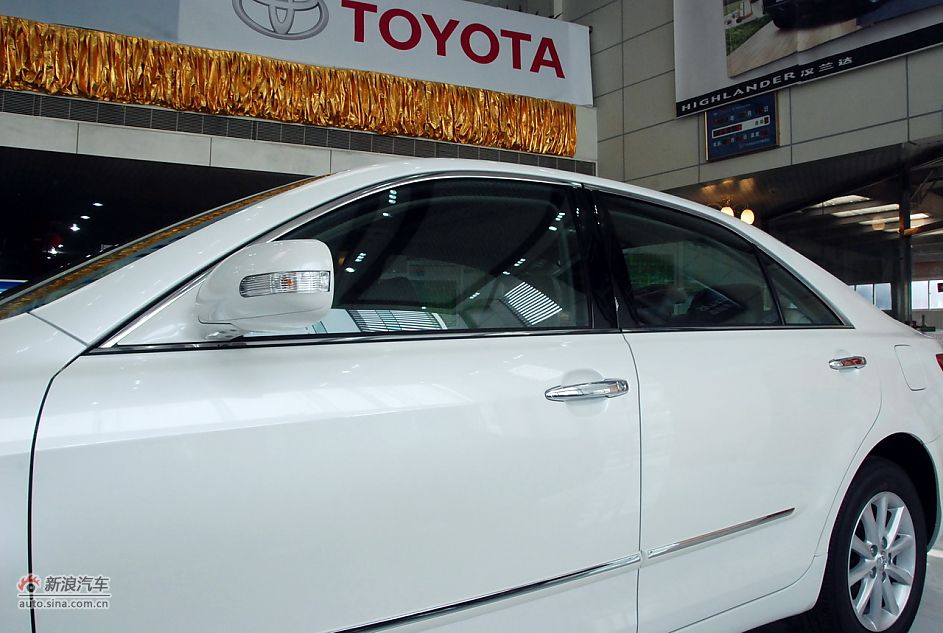 2011款广汽丰田凯美瑞纪念版