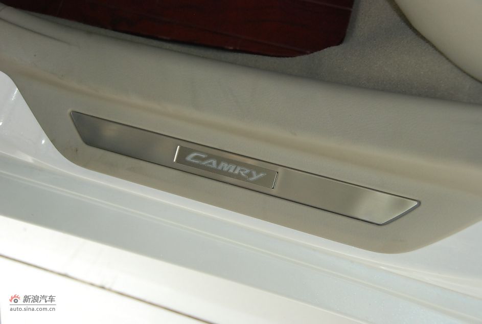 2011款广汽丰田凯美瑞纪念版