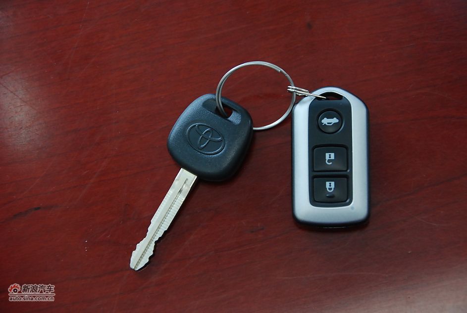 2011款广汽丰田凯美瑞纪念版