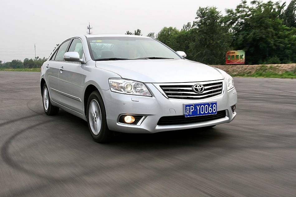 新凯美瑞动态图片