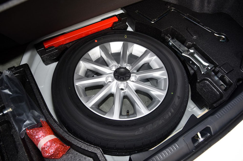 2015款 2.0E 精英版 引擎底盘