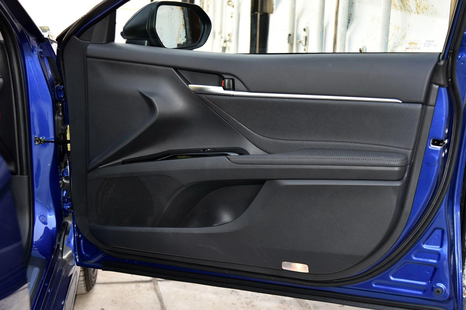 2018款 2.5HQ 旗舰版 座椅空间