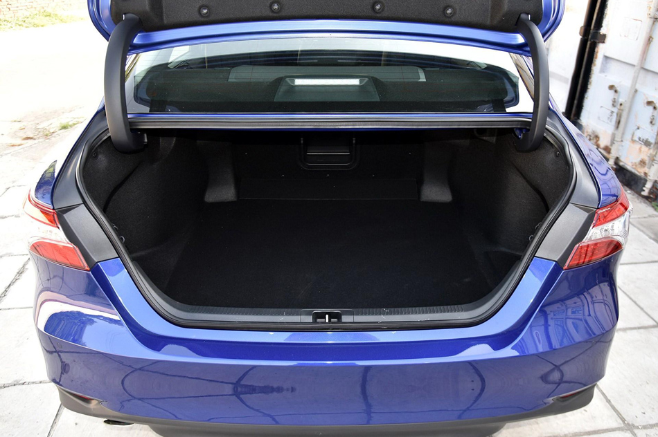 2018款 2.5HQ 旗舰版 座椅空间