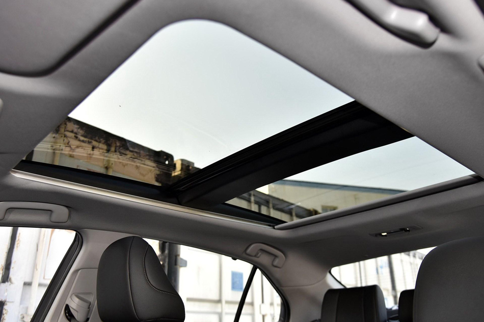 2018款 2.5HQ 旗舰版 座椅空间