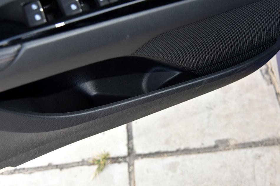 2018款 2.5HQ 旗舰版 座椅空间