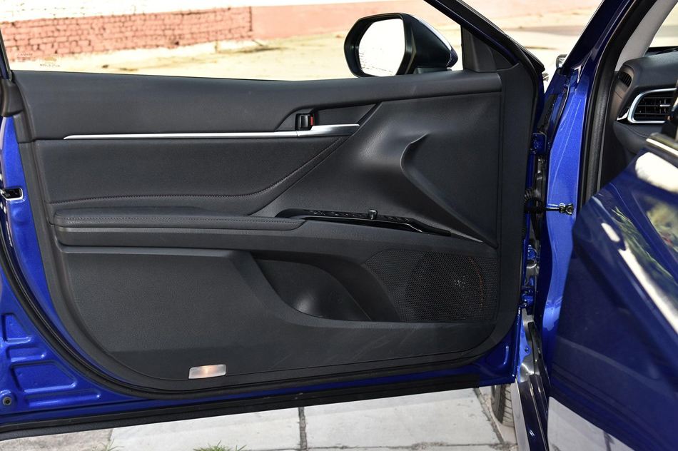 2018款 2.5HQ 旗舰版 座椅空间