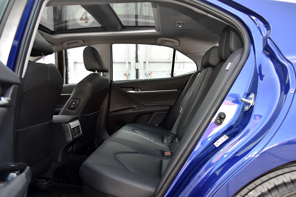 2018款 2.5HQ 旗舰版 座椅空间
