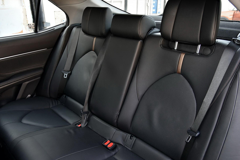 2018款 2.5HQ 旗舰版 座椅空间