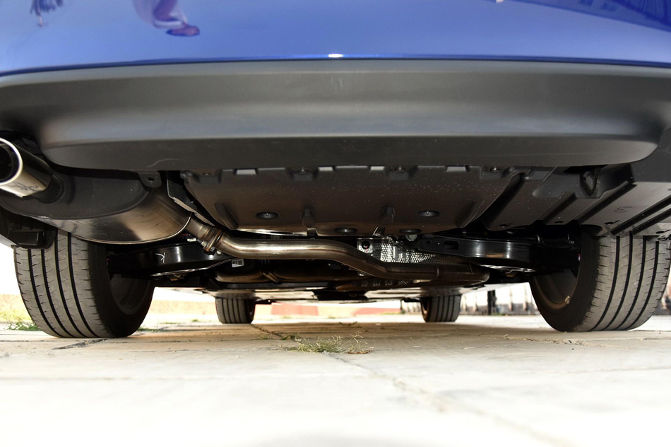 2018款 2.5HQ 旗舰版 引擎底盘