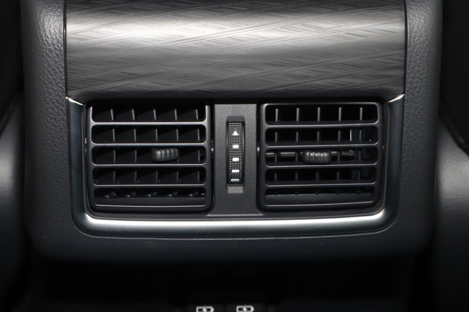 2021款 2.5G 豪华版 座椅空间