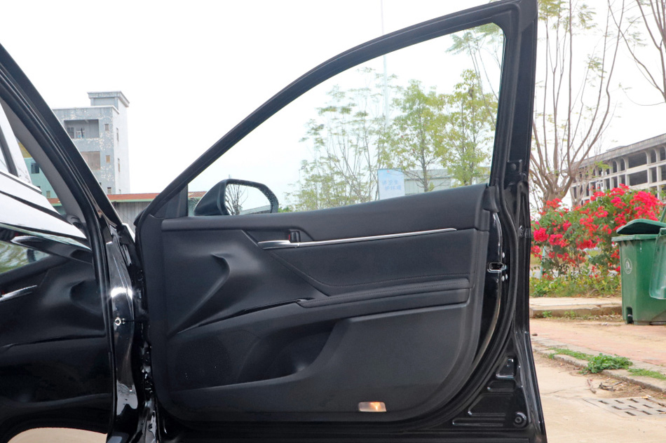 2021款 2.5G 豪华版 座椅空间