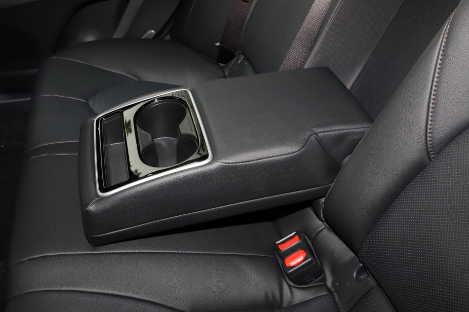 2021款 2.5G 豪华版 座椅空间