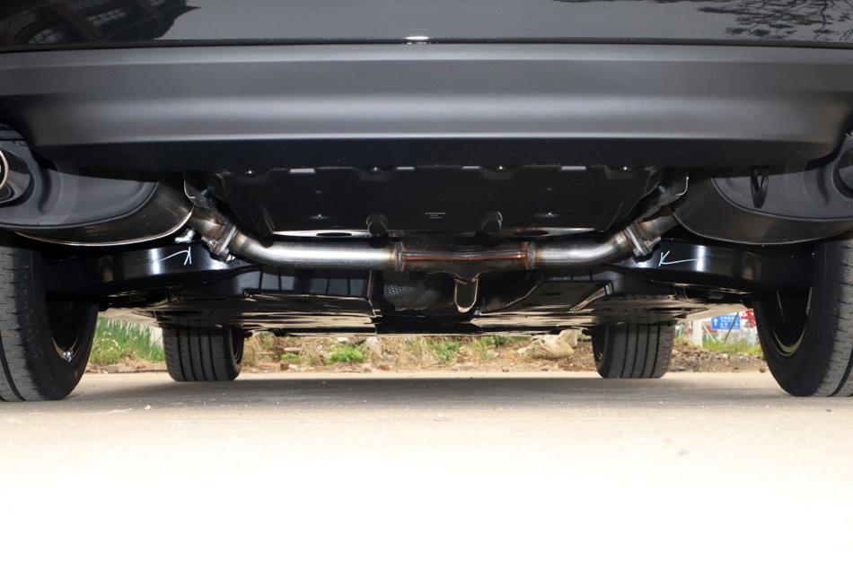 2021款 2.5G 豪华版 引擎底盘