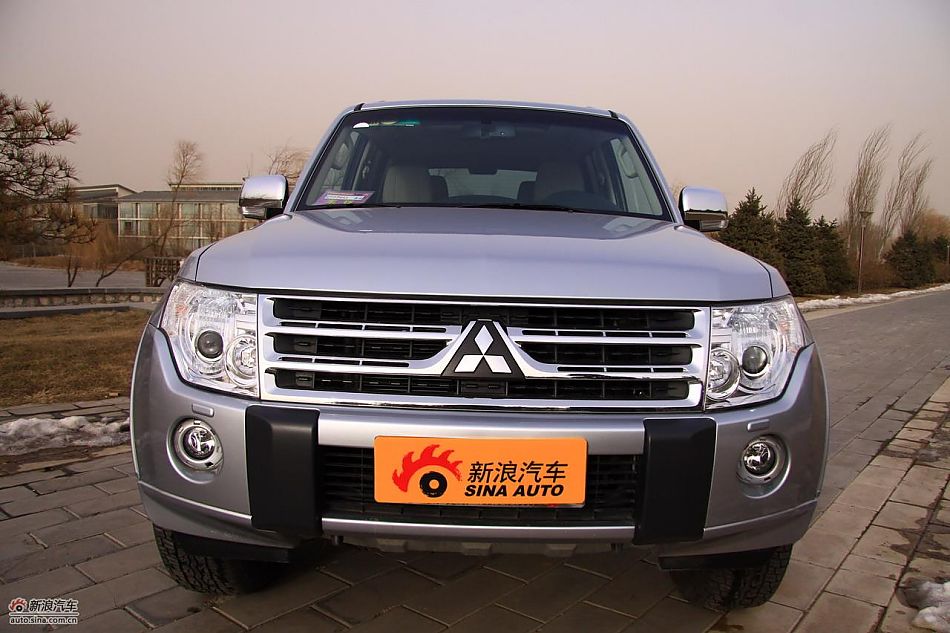 进口三菱帕杰罗外观实拍图