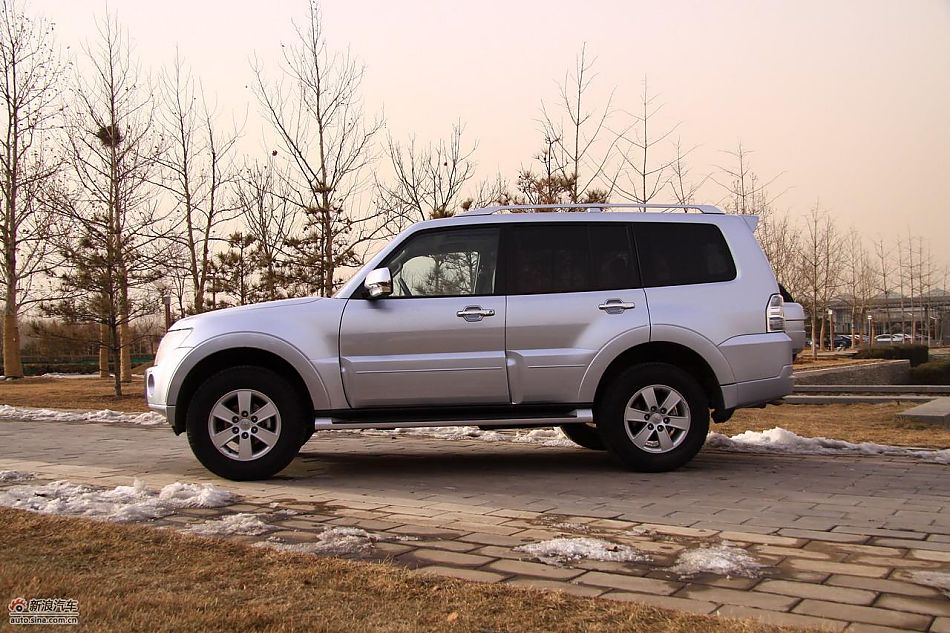 进口三菱帕杰罗外观实拍图